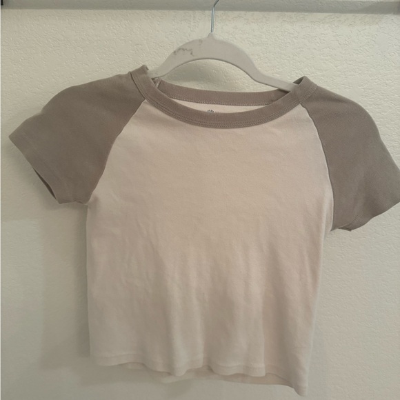 Brandy Melville Tee - Picture 1 of 3